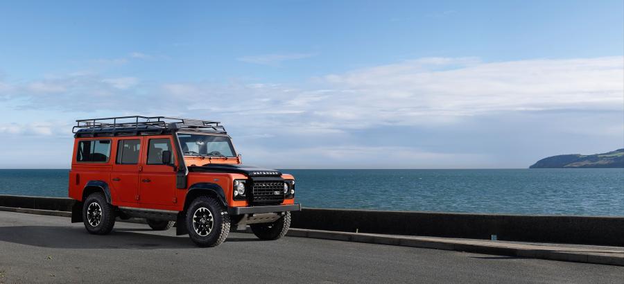  Land Rover Defender 110 Adventure 2015 года  (фото 2 из 9)
